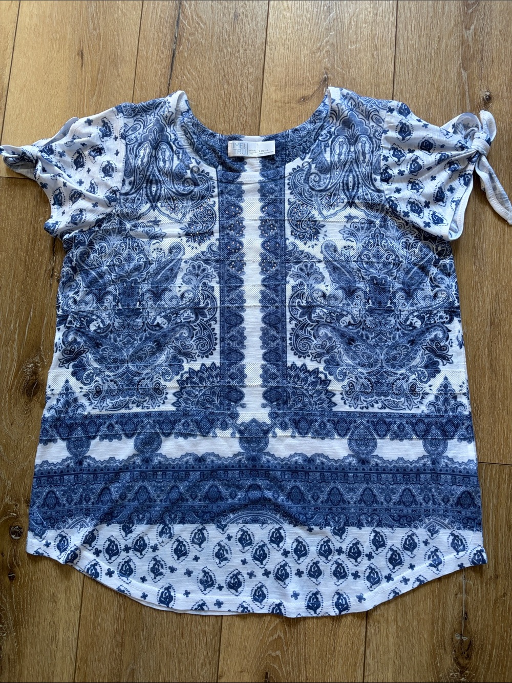 Time and Tru Womenβs L Cold Shoulder Top Blue Paisley Shirt